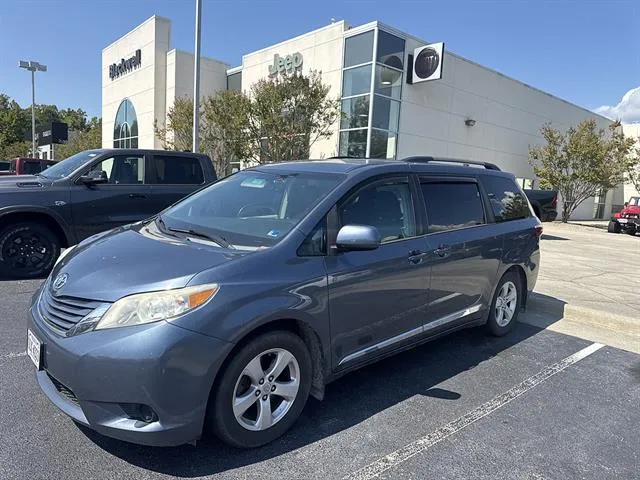 2016 Toyota Sienna LE 8-Passenger