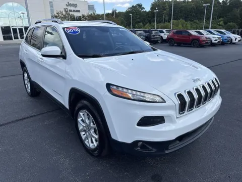 White 2018 Jeep Cherokee Latitude Plus for sale in Danville, VA