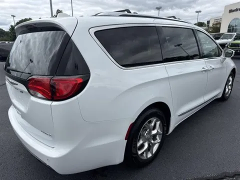 More photos of 2019 Chrysler Pacifica Limited at Blackwell Kia, VA