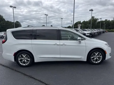 More photos of 2019 Chrysler Pacifica Limited at Blackwell Kia, VA