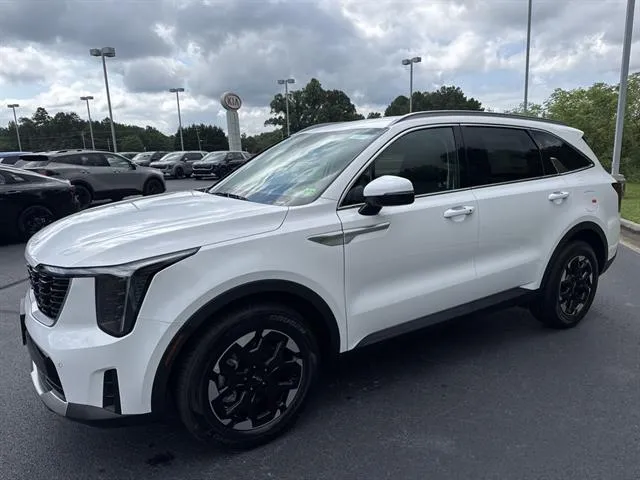 White 2025 Kia Sorento S for sale in Danville, VA