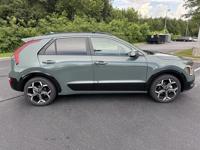 2025 Kia Niro EX Touring photo 2