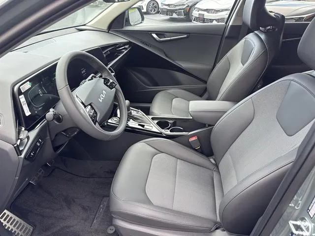 2025 Kia Niro EX Touring photo 4
