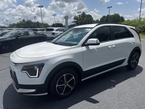 White 2025 Kia Niro EX for sale in Danville, VA