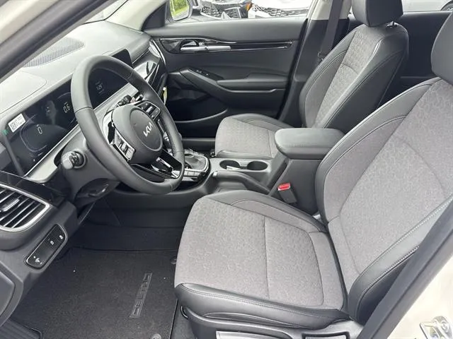2026 Kia Seltos S photo 8
