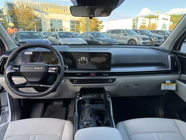 2026 Kia Sorento S photo 3