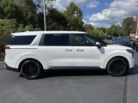 More photos of 2026 Kia Carnival LXS at Blackwell Kia, VA