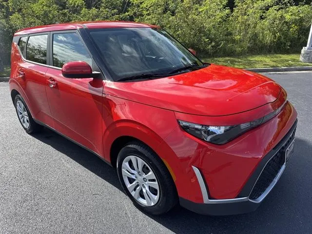 2025 Kia Soul LX's photo