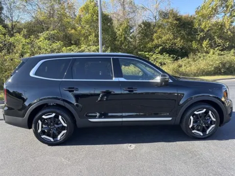 More photos of 2025 Kia Telluride EX at Blackwell Kia, VA