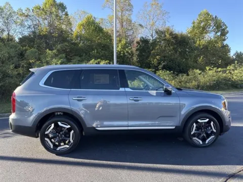 More photos of 2025 Kia Telluride S at Blackwell Kia, VA