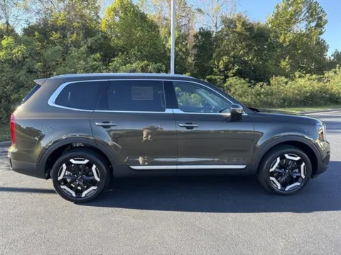More photos of 2025 Kia Telluride S at Blackwell Kia, VA