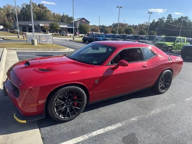 2016 Dodge Challenger SRT Hellcat 2dr Coupe