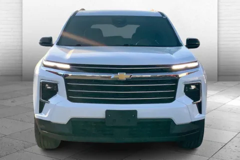 Photos of 2025 Chevrolet Traverse LT for sale in Kansas City, MO at Cable Dahmer Chevrolet of Kansas City