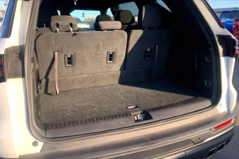 More photos of 2025 Chevrolet Traverse LT at Cable Dahmer Chevrolet of Kansas City, MO