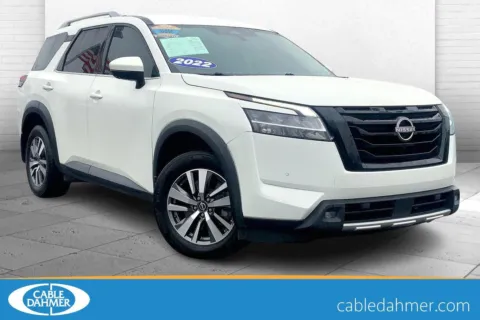 White 2022 Nissan Pathfinder SL for sale in Kansas City, MO
