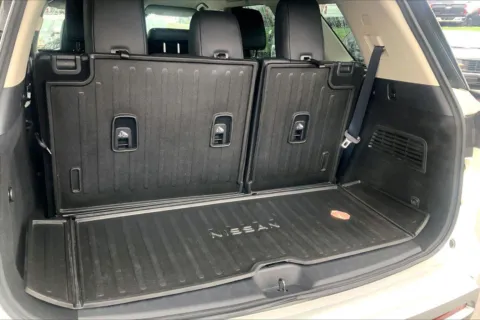 More photos of 2022 Nissan Pathfinder SL at Cable Dahmer Chevrolet of Kansas City, MO