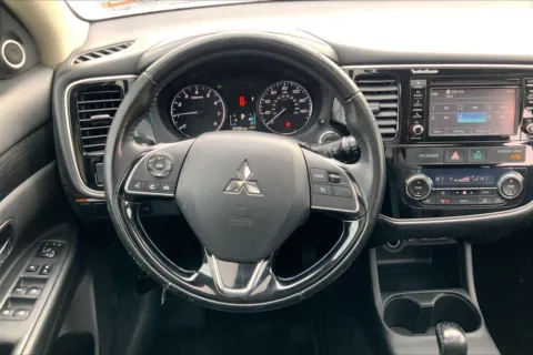 More photos of 2016 Mitsubishi Outlander SE at Cable Dahmer Chevrolet of Kansas City, MO