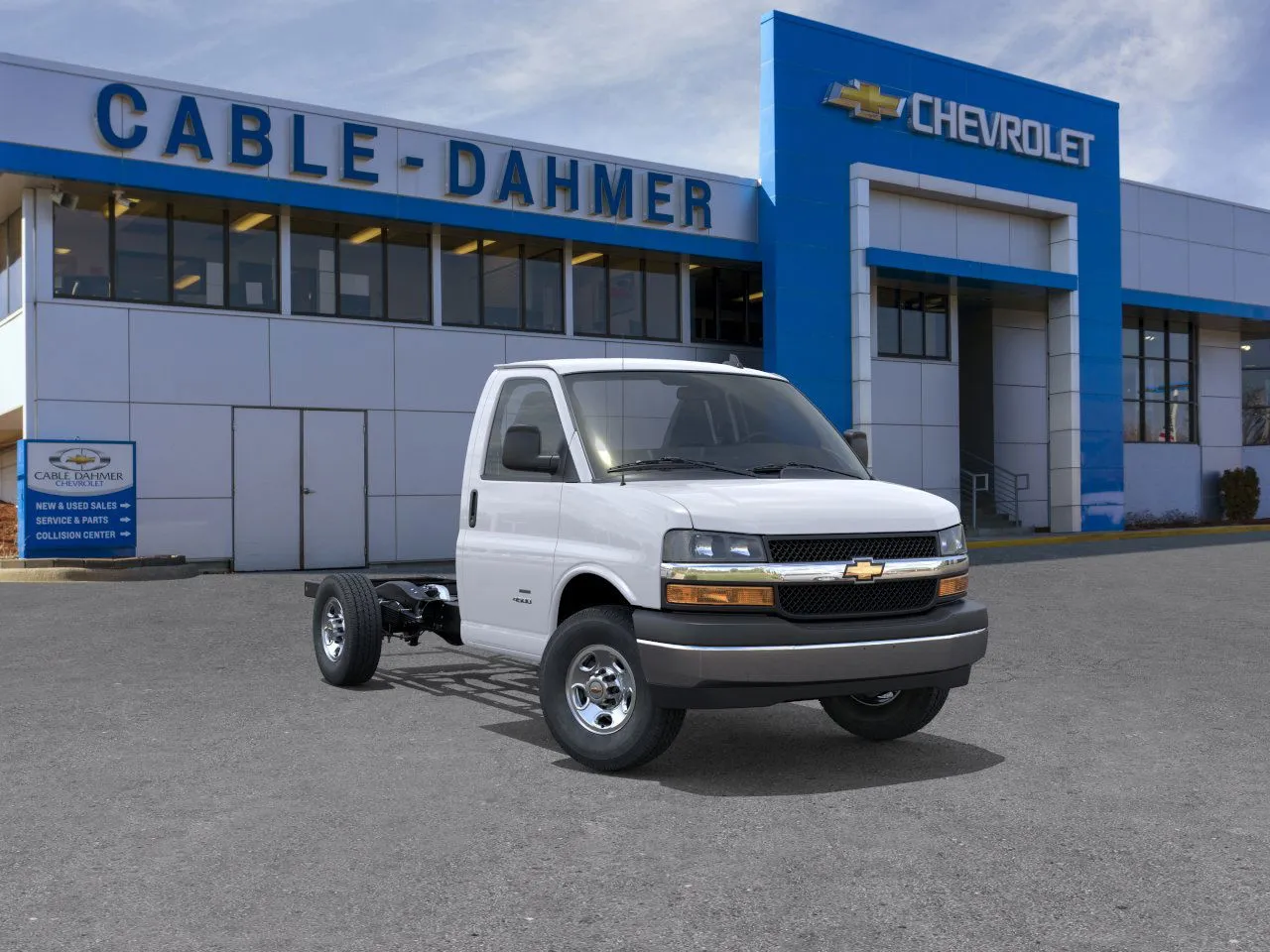White 2025 Chevrolet Express Cutaway 3500 1WT for sale in Kansas City, MO