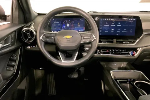 More photos of 2025 Chevrolet Equinox LT at Cable Dahmer Chevrolet of Kansas City, MO