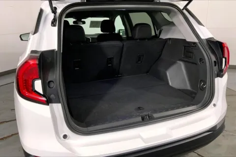 More photos of 2024 GMC Terrain SLE at Cable Dahmer Chevrolet of Kansas City, MO