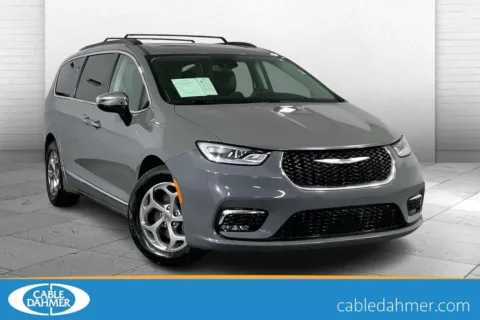 Gray 2023 Chrysler Pacifica Limited for sale in Kansas City, MO