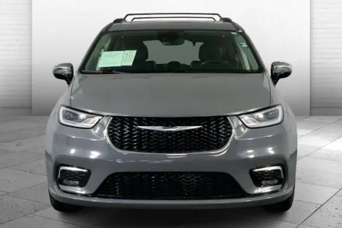 Photos of 2023 Chrysler Pacifica Limited for sale in Kansas City, MO at Cable Dahmer Chevrolet of Kansas City