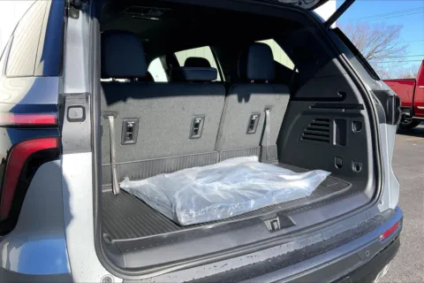 More photos of 2026 Chevrolet Traverse LT at Cable Dahmer Chevrolet of Kansas City, MO