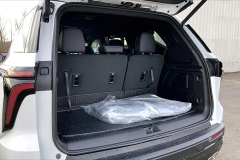 More photos of 2026 Chevrolet Traverse LT at Cable Dahmer Chevrolet of Kansas City, MO