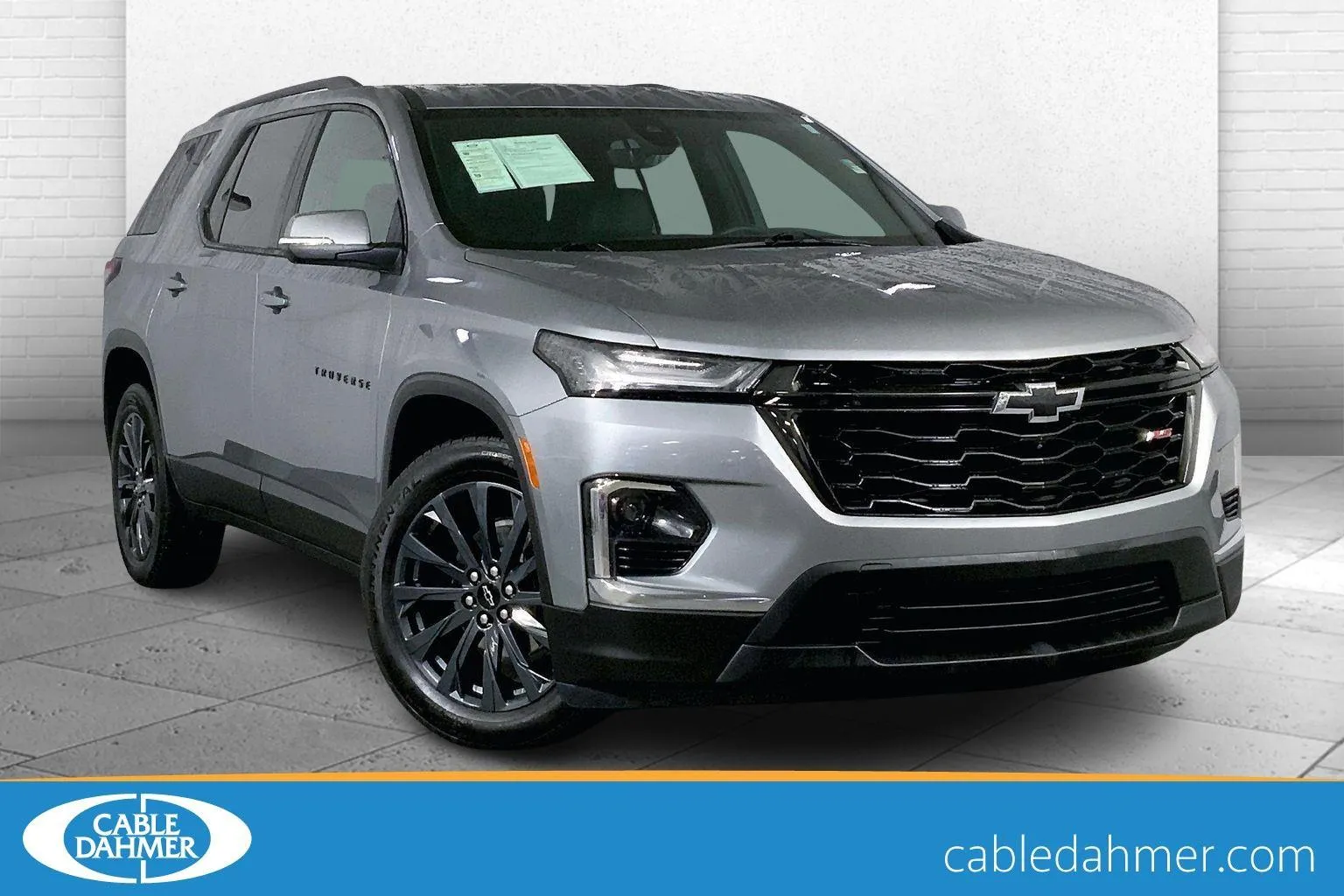 Used 2023 Chevrolet Traverse RS with VIN 1GNEVJKW5PJ137185 for sale in Kansas City