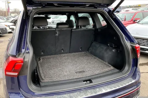 More photos of 2022 Volkswagen Tiguan SEL R-Line at Cable Dahmer Chevrolet of Kansas City, MO