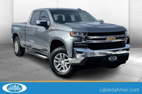 Gray 2020 Chevrolet Silverado 1500 LT for sale in Kansas City, MO
