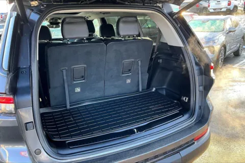 More photos of 2023 Jeep Grand Cherokee L Limited at Cable Dahmer Chevrolet of Kansas City, MO