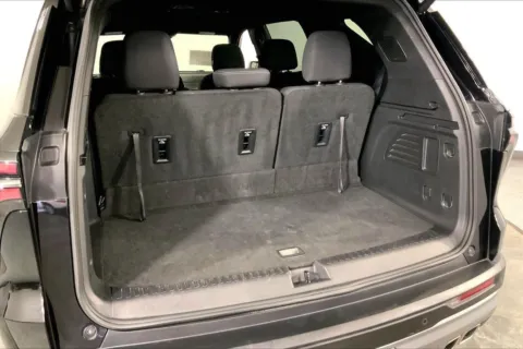 More photos of 2025 Chevrolet Traverse LT at Cable Dahmer Chevrolet of Kansas City, MO