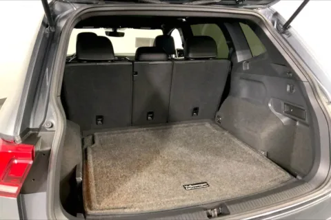 More photos of 2021 Volkswagen Tiguan SE at Cable Dahmer Chevrolet of Kansas City, MO