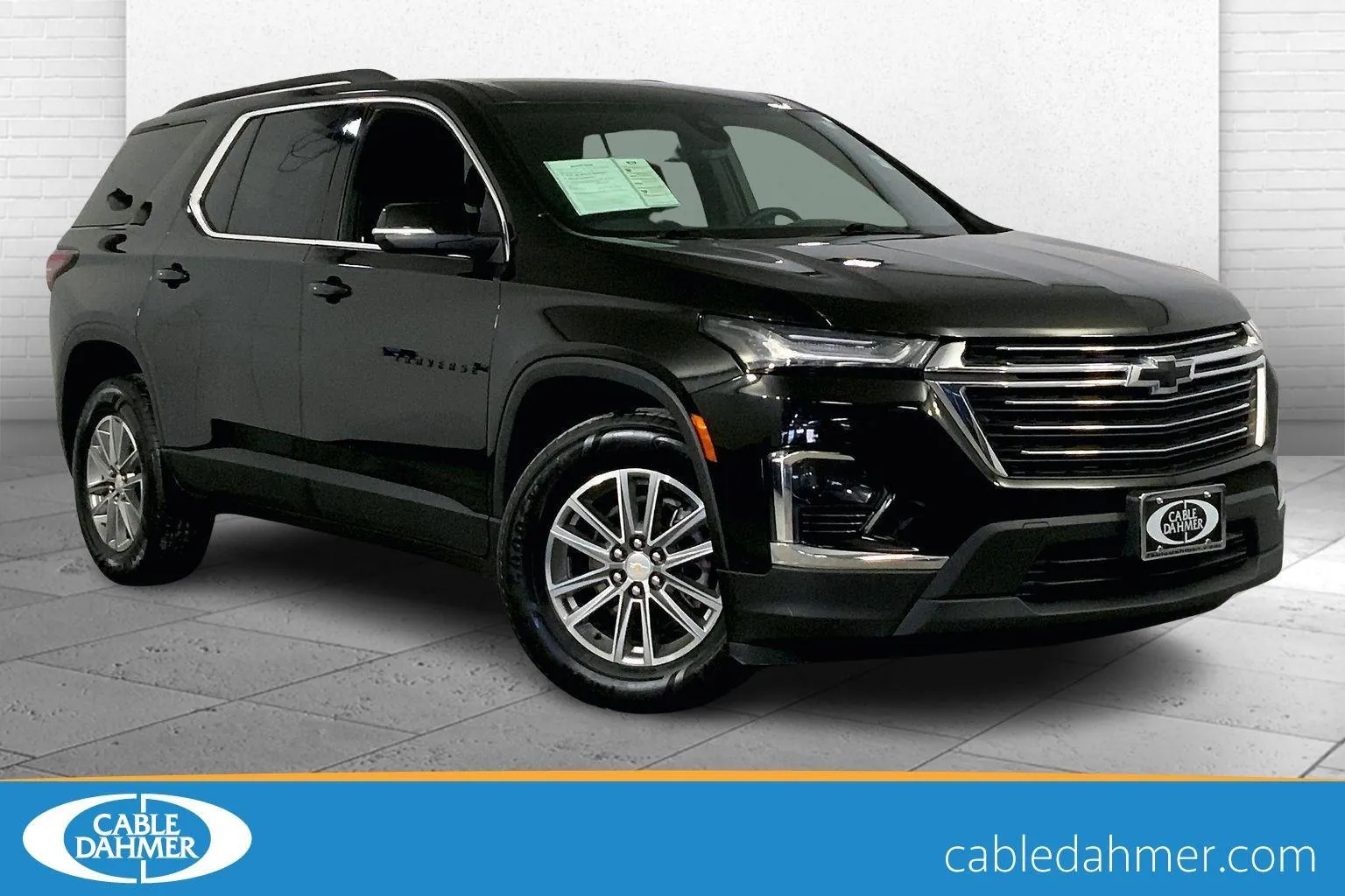 Used 2023 Chevrolet Traverse 1LT with VIN 1GNEVGKW8PJ132565 for sale in Kansas City