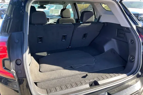 More photos of 2024 GMC Terrain SLE at Cable Dahmer Chevrolet of Kansas City, MO