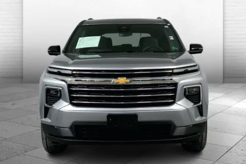 Photos of 2024 Chevrolet Traverse LT for sale in Kansas City, MO at Cable Dahmer Chevrolet of Kansas City