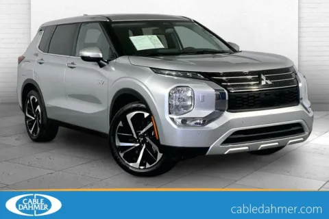 Silver 2024 Mitsubishi Outlander Plug-In Hybrid SE for sale in Kansas City, MO