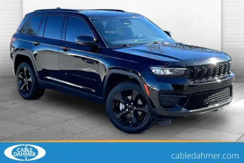 Black 2023 Jeep Grand Cherokee Altitude for sale in Kansas City, MO