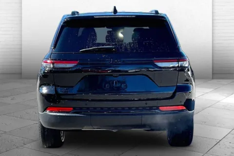 Another view of 2023 Jeep Grand Cherokee Altitude for sale in Kansas City, MO at Cable Dahmer Chevrolet of Kansas City