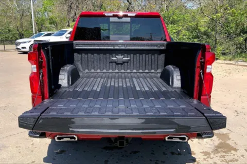 More photos of 2025 Chevrolet Silverado 1500 High Country at Cable Dahmer Chevrolet of Kansas City, MO