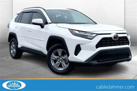 White 2022 Toyota RAV4 XLE for sale in Kansas City, MO