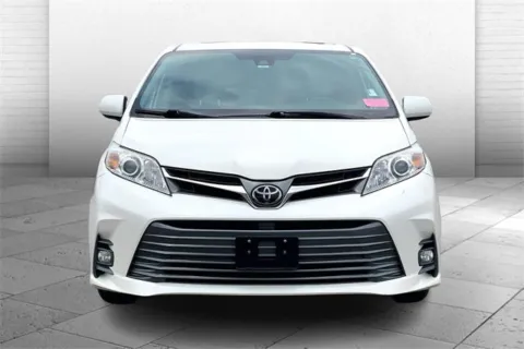 Photos of 2020 Toyota Sienna XLE Auto Access Seat for sale in Kansas City, MO at Cable Dahmer Chevrolet of Kansas City