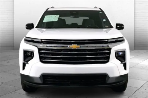 Photos of 2024 Chevrolet Traverse LT for sale in Kansas City, MO at Cable Dahmer Chevrolet of Kansas City