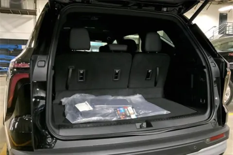 More photos of 2025 Chevrolet Traverse Z71 at Cable Dahmer Chevrolet of Kansas City, MO