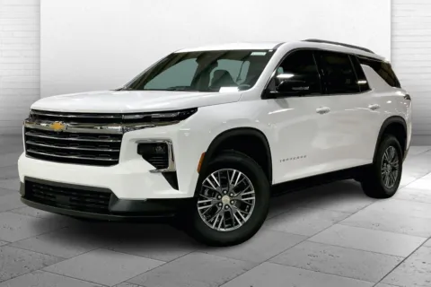 Photos of 2025 Chevrolet Traverse FWD LT for sale in Kansas City, MO at Cable Dahmer Chevrolet of Kansas City
