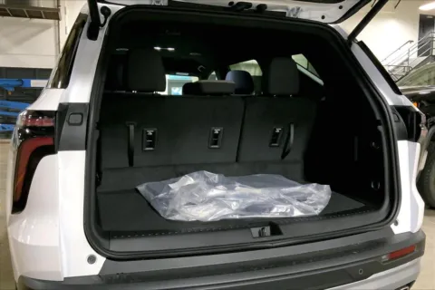 More photos of 2025 Chevrolet Traverse FWD LT at Cable Dahmer Chevrolet of Kansas City, MO