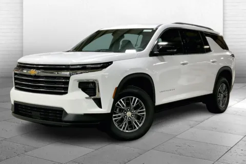 Photos of 2025 Chevrolet Traverse LT for sale in Kansas City, MO at Cable Dahmer Chevrolet of Kansas City