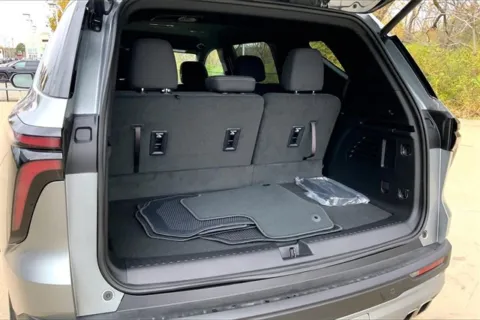 More photos of 2025 Chevrolet Traverse LT at Cable Dahmer Chevrolet of Kansas City, MO