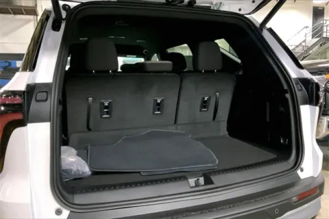 More photos of 2026 Chevrolet Traverse LT at Cable Dahmer Chevrolet of Kansas City, MO